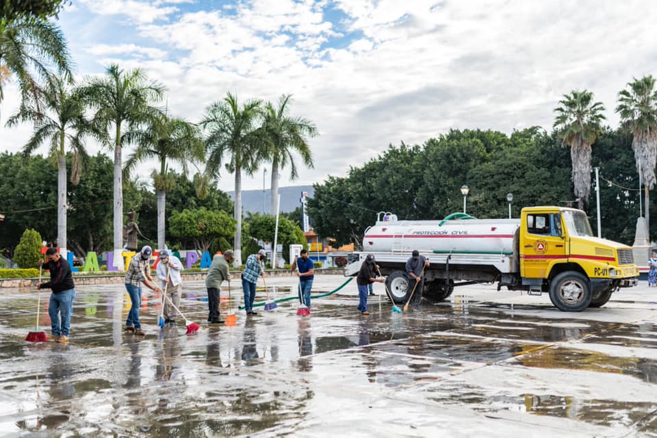 CAMPAÑA DE LIMPIEZA EN EL ZÓCALO MUNICIPAL